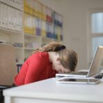 Empresas podem monitorar funcionários no home office? Veja os limites legais